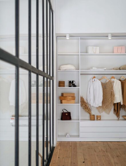 Les dernières tendances en matière d'armoires pour une chambre élégante