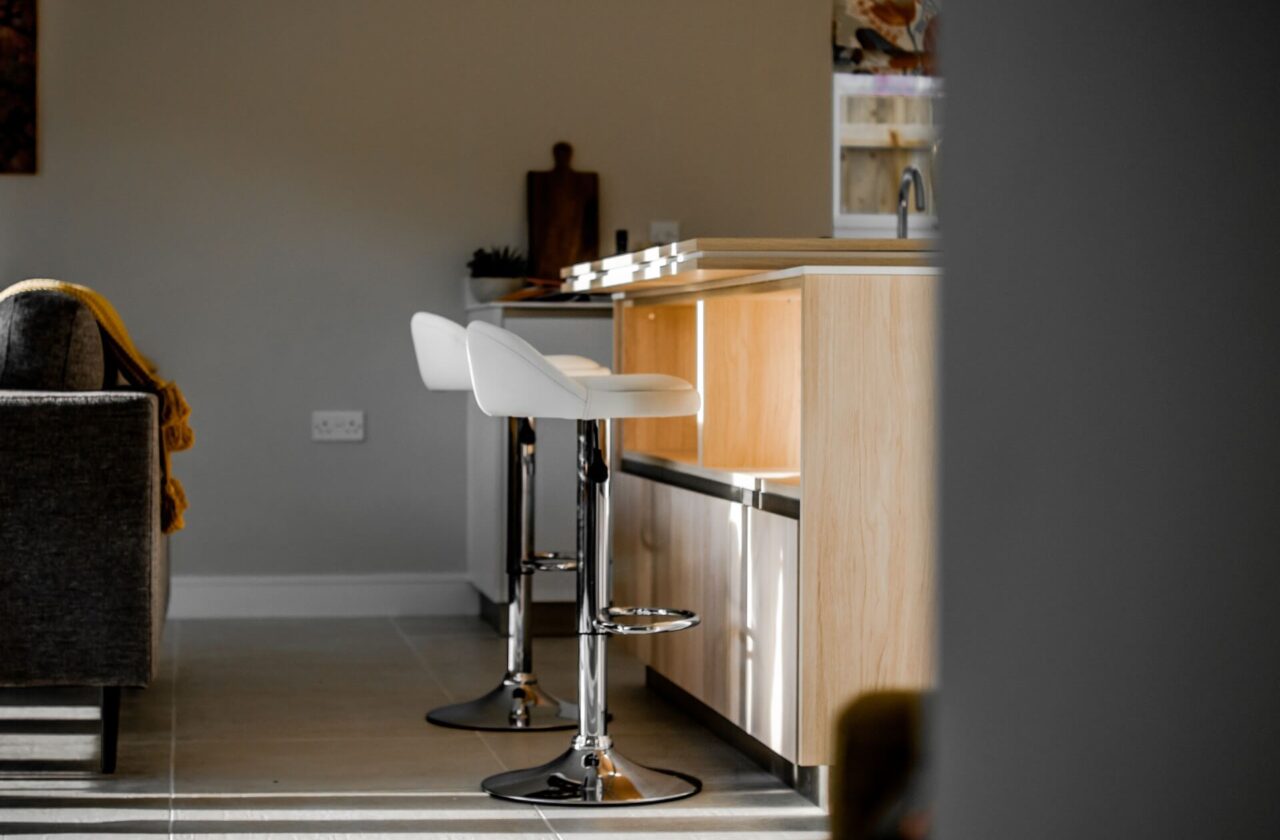 Aménager un espace bar convivial dans votre salle à manger : astuces et inspirations