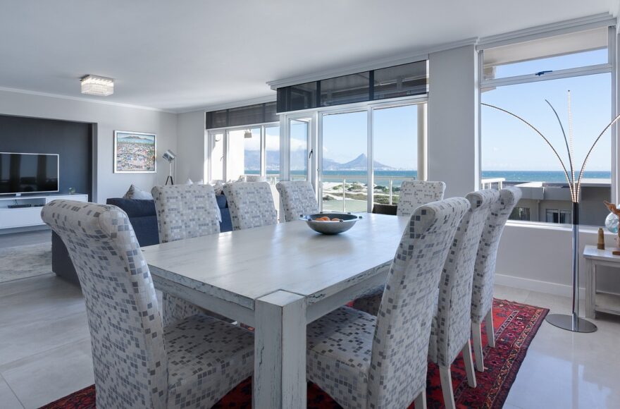 Aménager une salle à manger conviviale : les meilleures tables et agencements